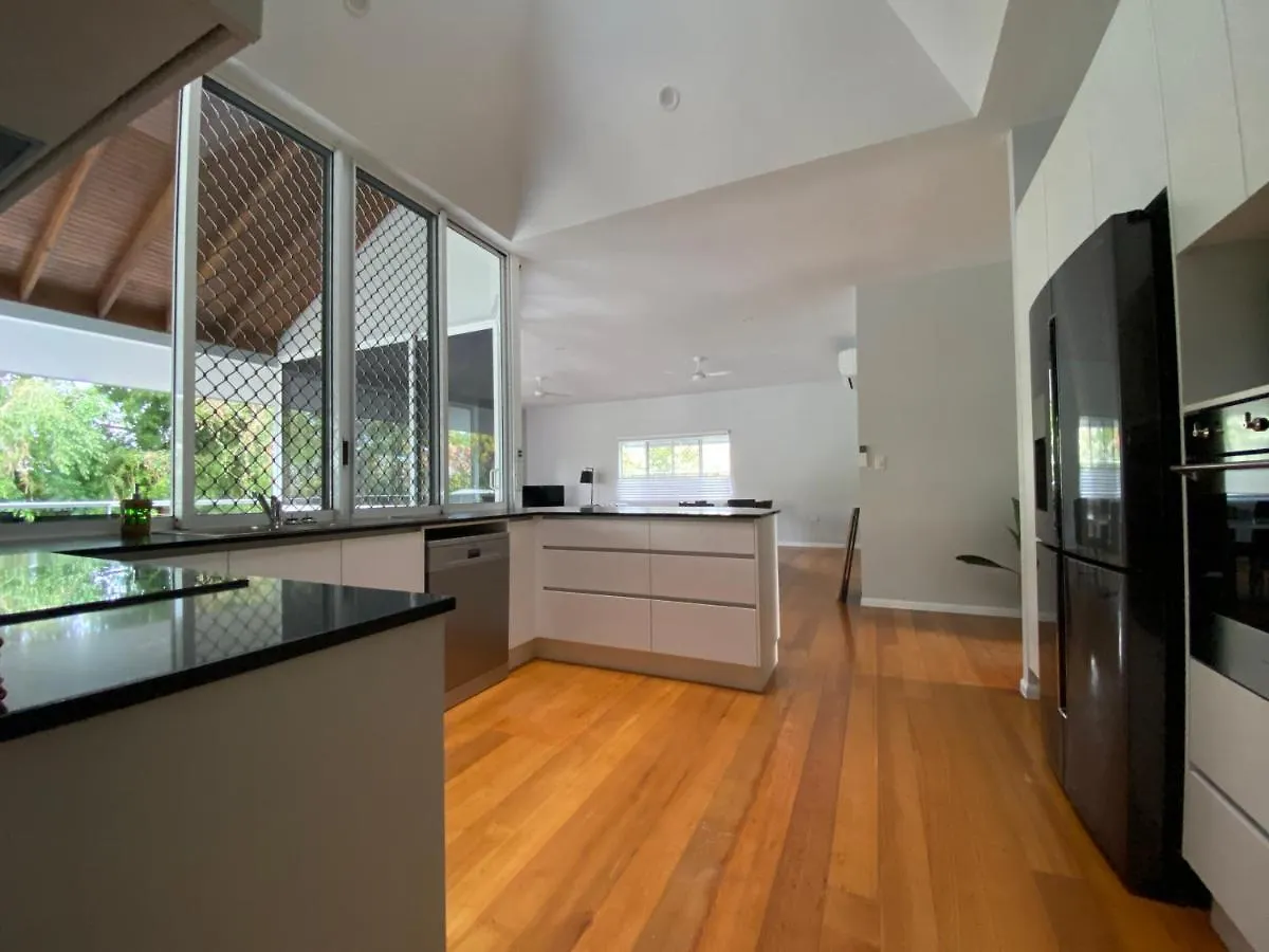 Townsville Home On River Park Drive, Annandale Villa